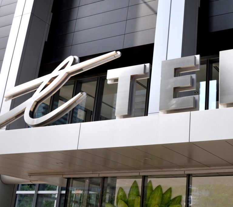telus logo signage